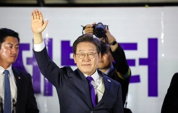 Vietnamese leaders congratulate newly elected RoK President